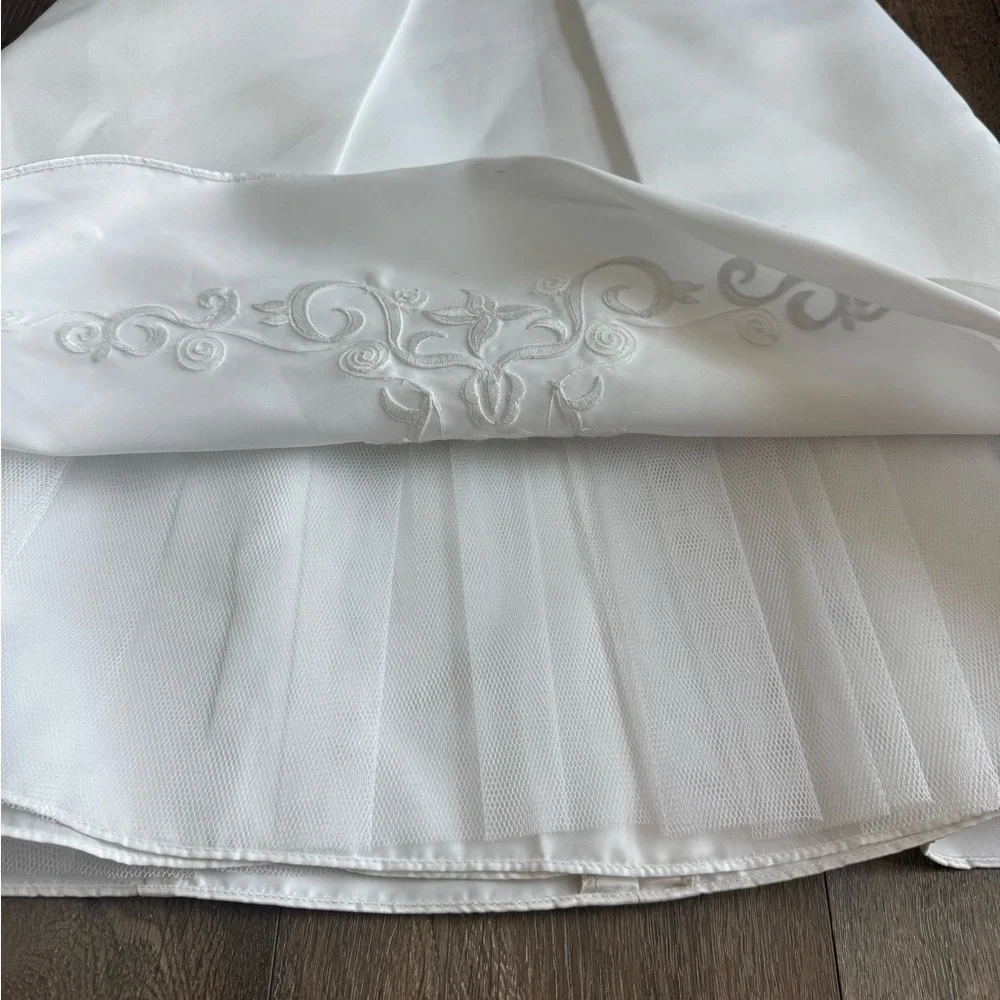 David’s Bridal Flower Girl Dress. St. Tropez brand, girls size 5.  White. - Picture 5 of 13